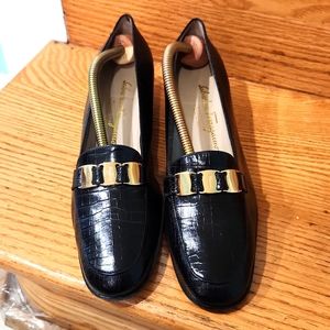 Salvatore Ferragamo Nero Croc Pattern. 9B Black. Gently used condition. Classic.